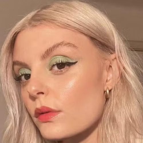 Marie Claire Saúde – ‘Pensei que minha dor na costela aos 30 anos fosse fadiga muscular, mas era herpes-zóster, que ninguém suspeitou pela minha idade’ – Leia aqui:
